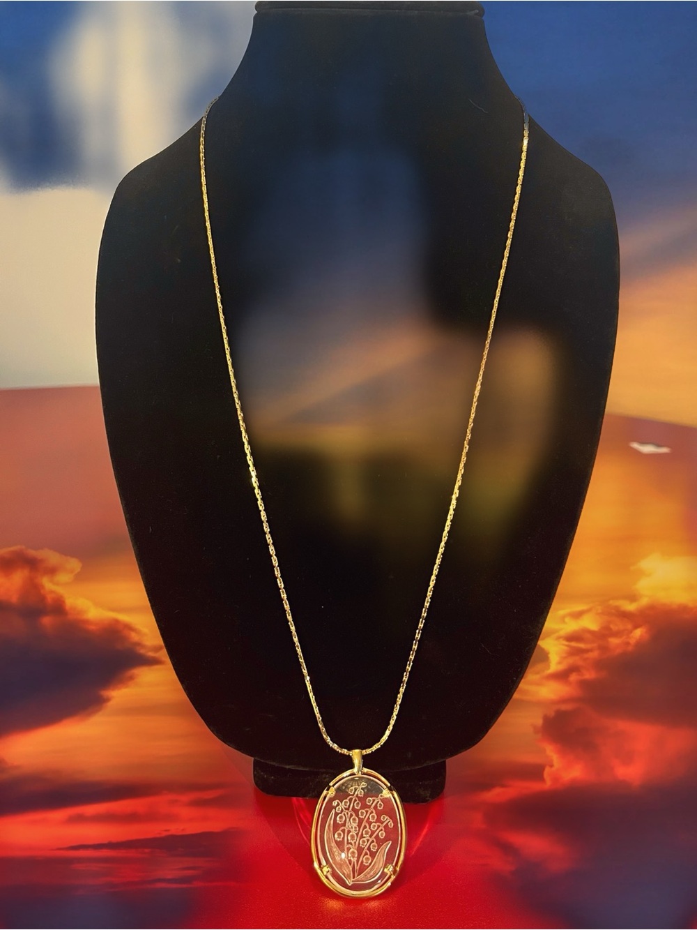 80's 𝓝𝓪𝓹𝓲𝓮𝓻 "Frosted Crystal" Pendant Necklace